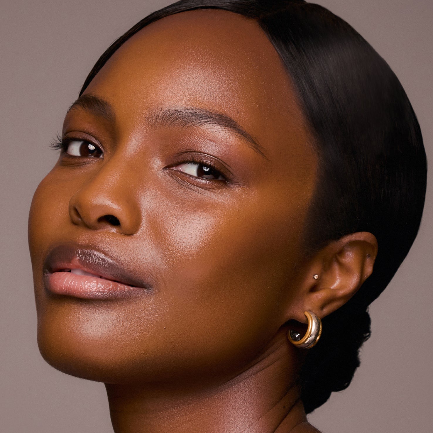Sculpted contour and highlight on deep skin using the Underpainting face palette in Deep.
